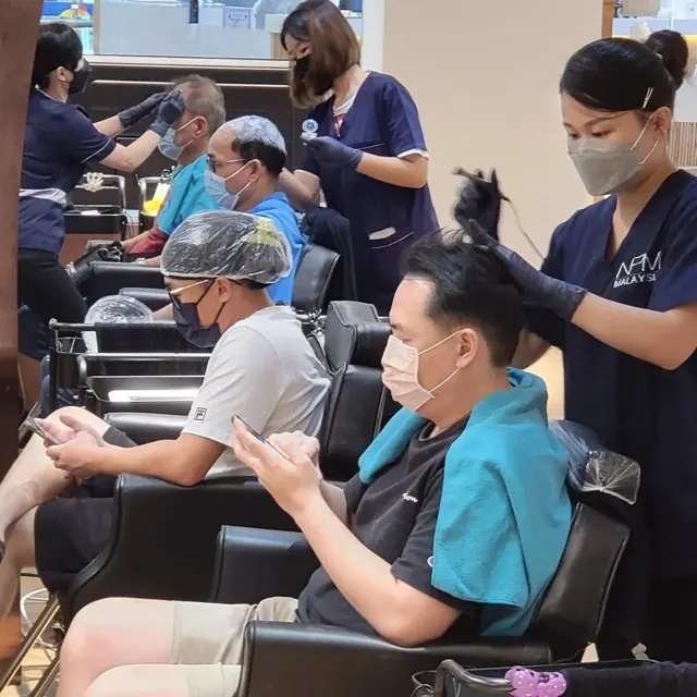 顾问团队工作中 / Our team at work
